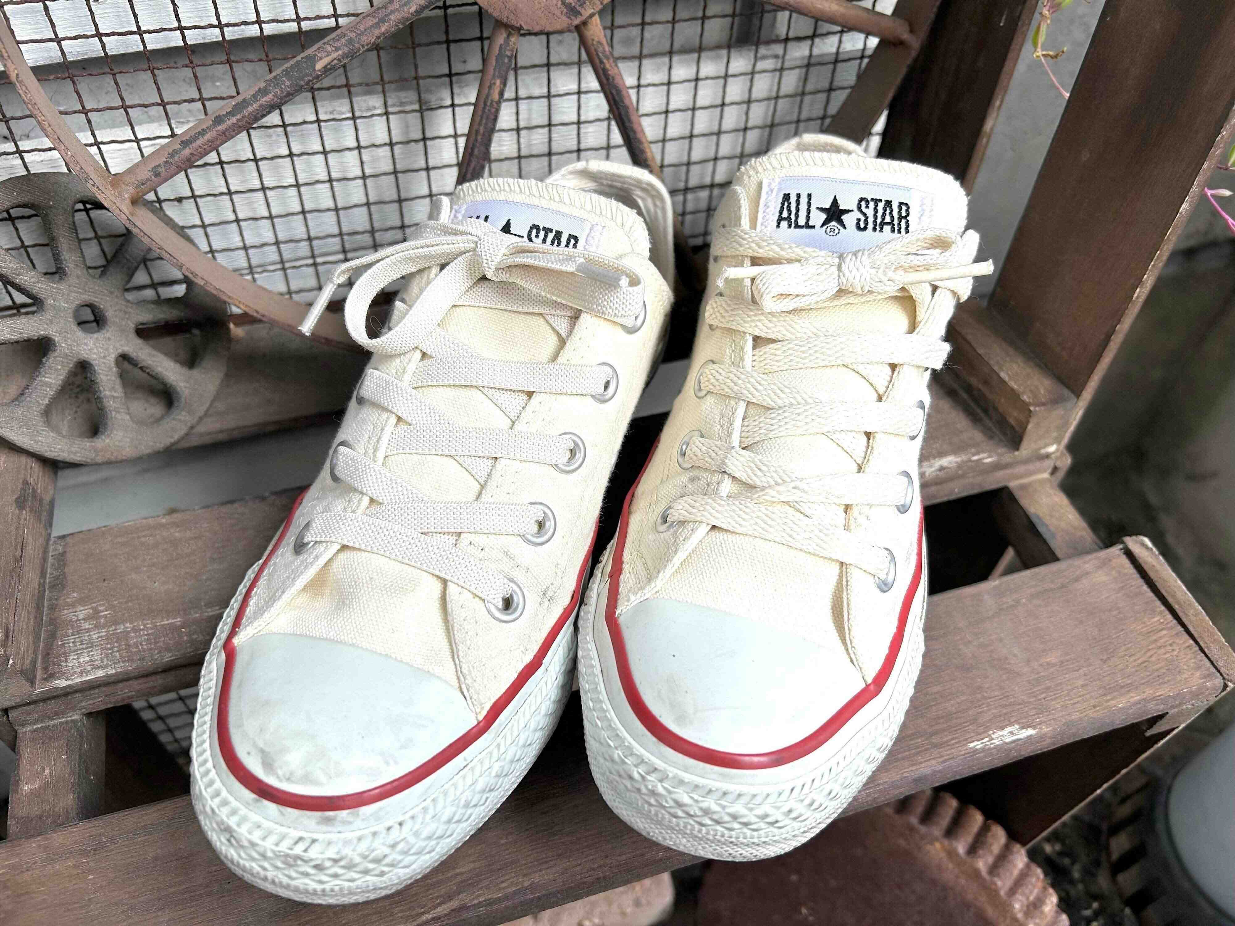 セリア　スニーカー　伸びる靴ひも