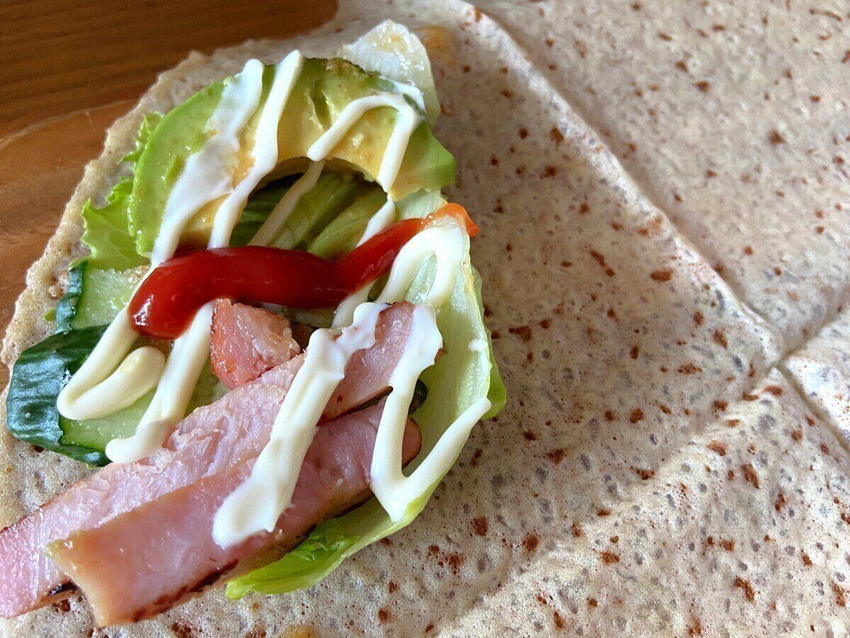 ハムや野菜を巻いて