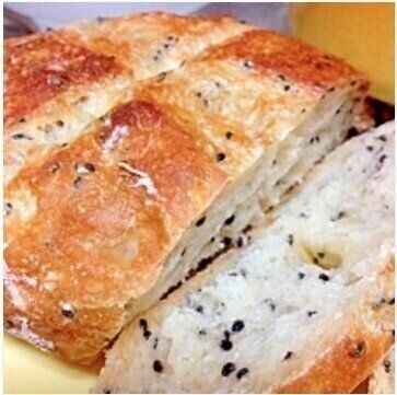 捏ねない丸パン〜黒ゴマ入り