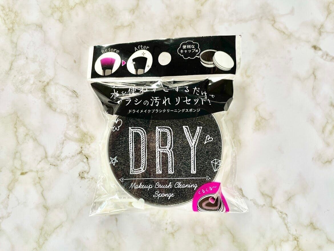 キャンドゥのドライメイクブラシクリーニングスポンジ