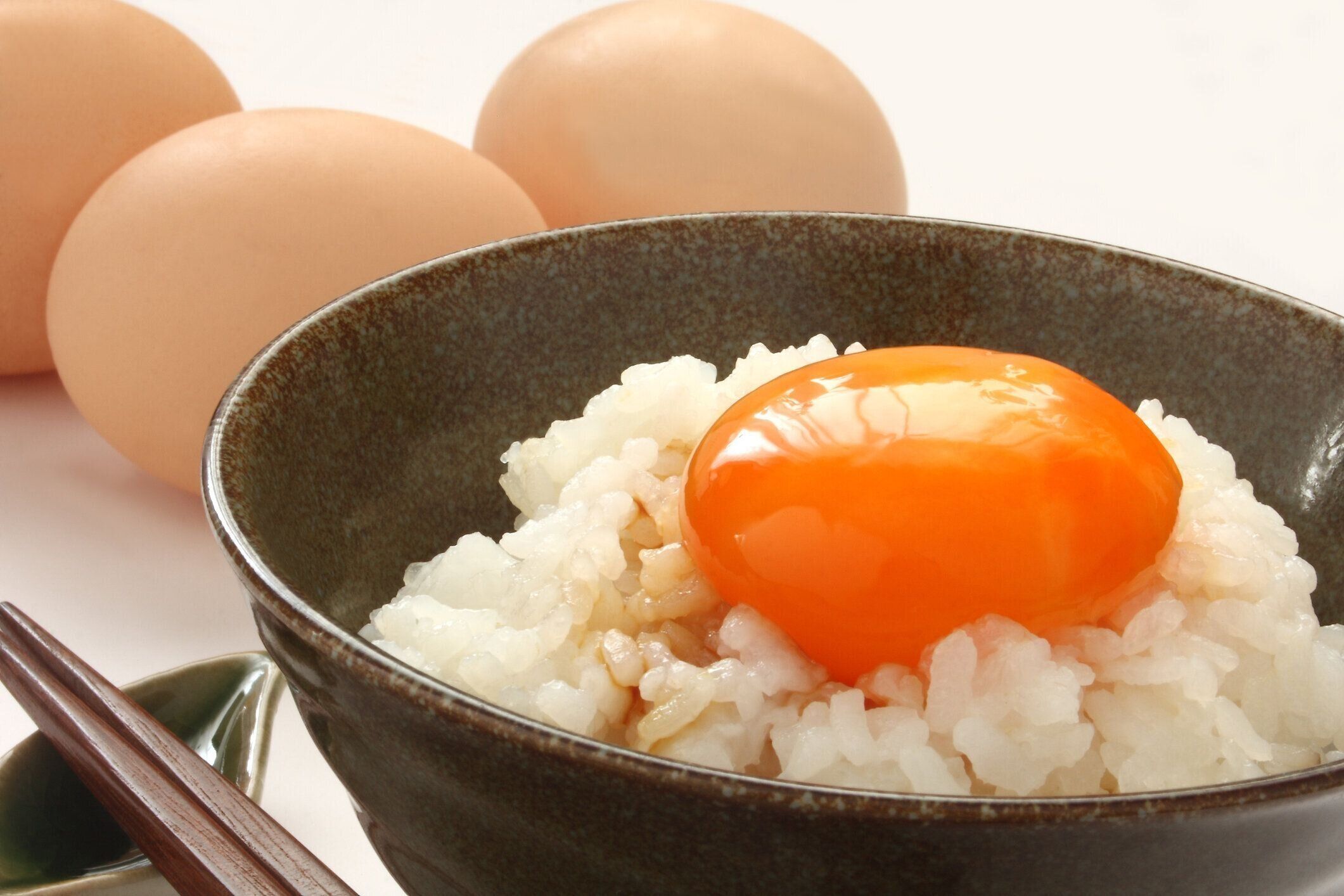 生卵ご飯、日本食