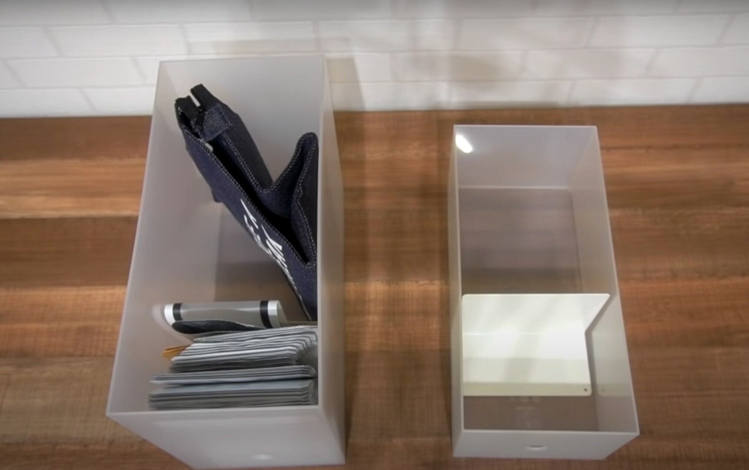 無印ボックスに100均のブックスタンドを入れて収納