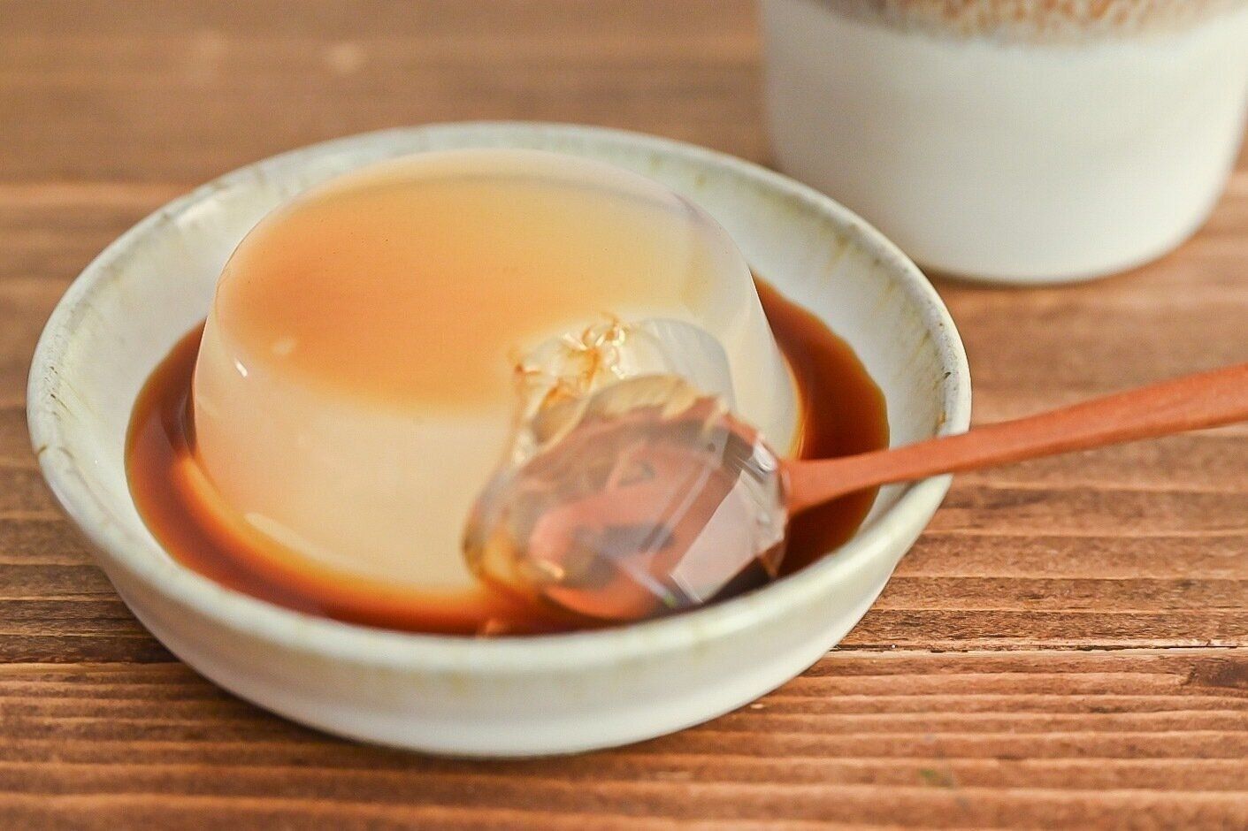 白い皿に入った寒天ゼリー