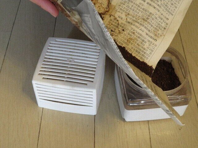 方法3：消臭剤のかわりにコーヒーかす
