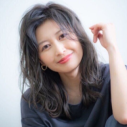 40代女性に似合う髪形　ロングヘア