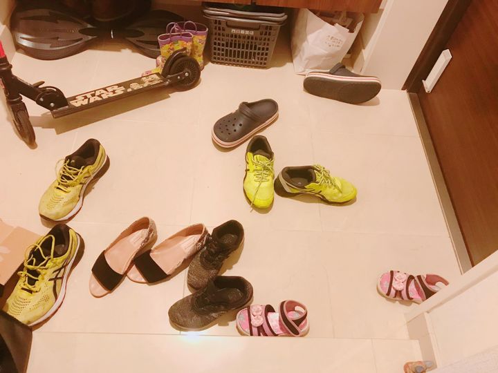 アレを貼るだけ 玄関がスッキリ 靴を揃えたくなるアイデア サンキュ アレを貼るだけ 玄関がスッキリ 靴を揃えたくなるアイデア サンキュ