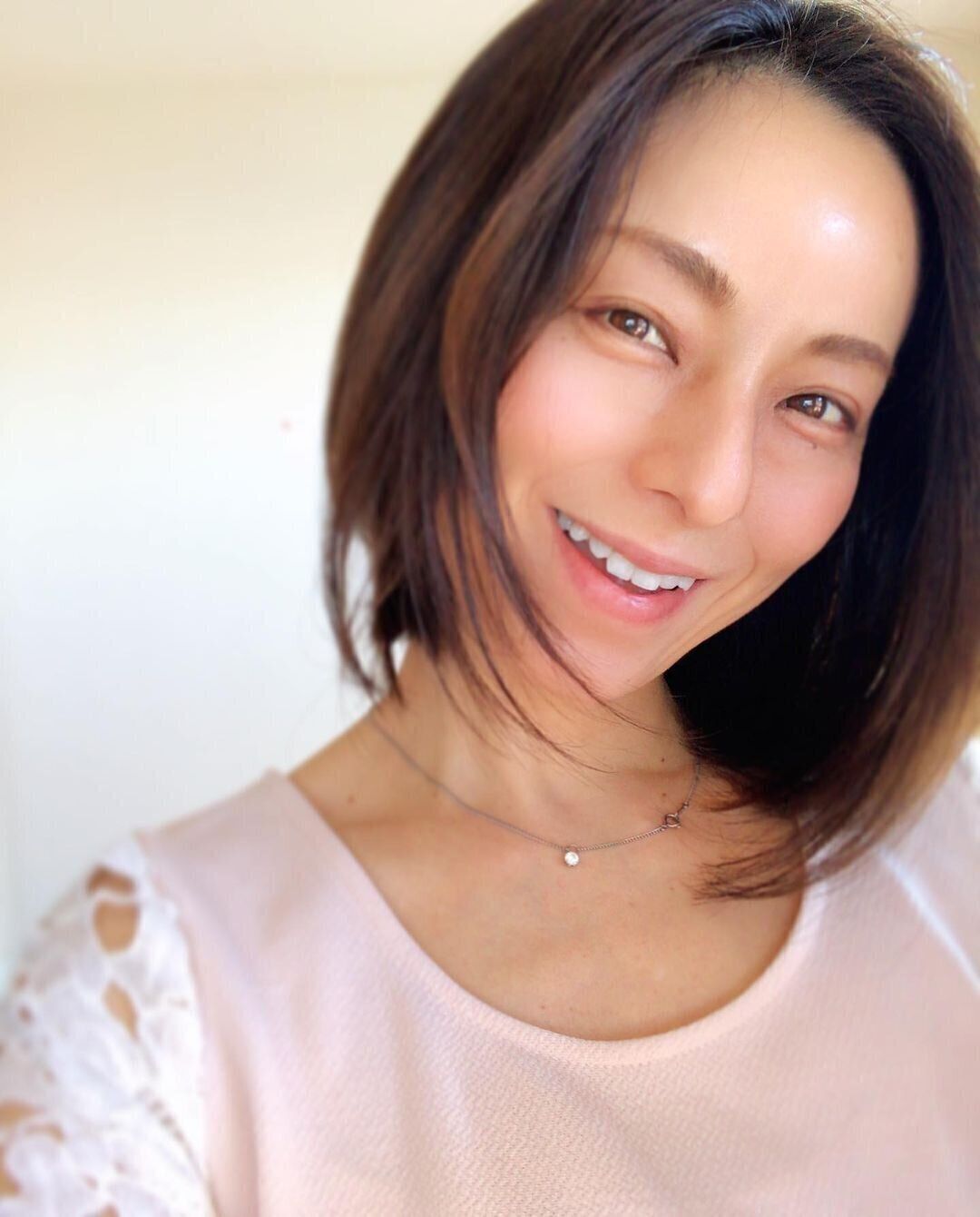 40代丸顔に似合うヘアスタイル 毛先を軽くしてアクティブさを！