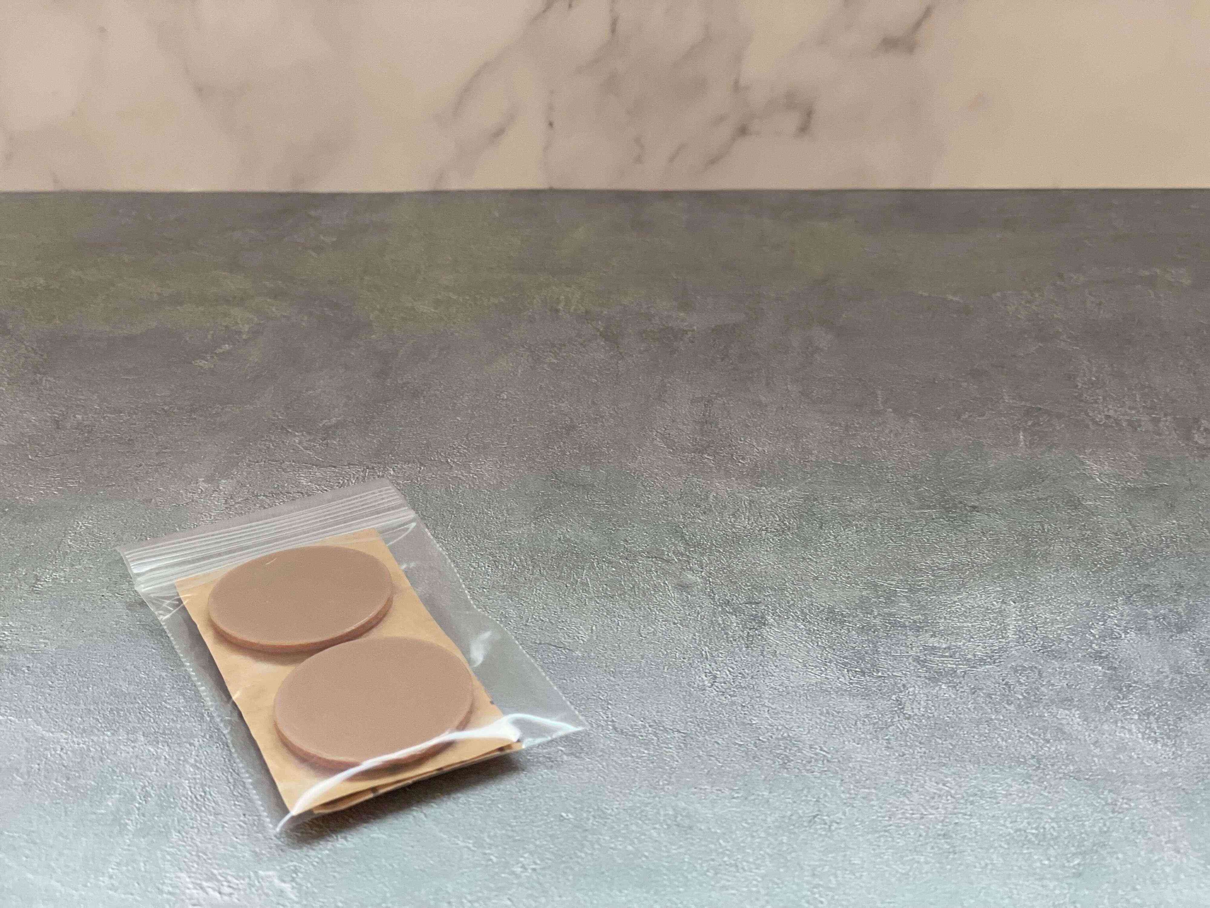 5．家具のキズ防止シール