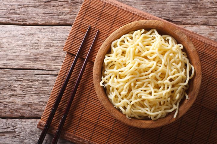 アジアのラーメン椀。水平トップビュー
