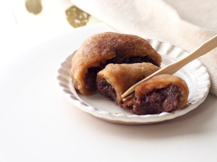 シャトレーゼ「粗搗き大福 くるみ醤油」フォークさし写真