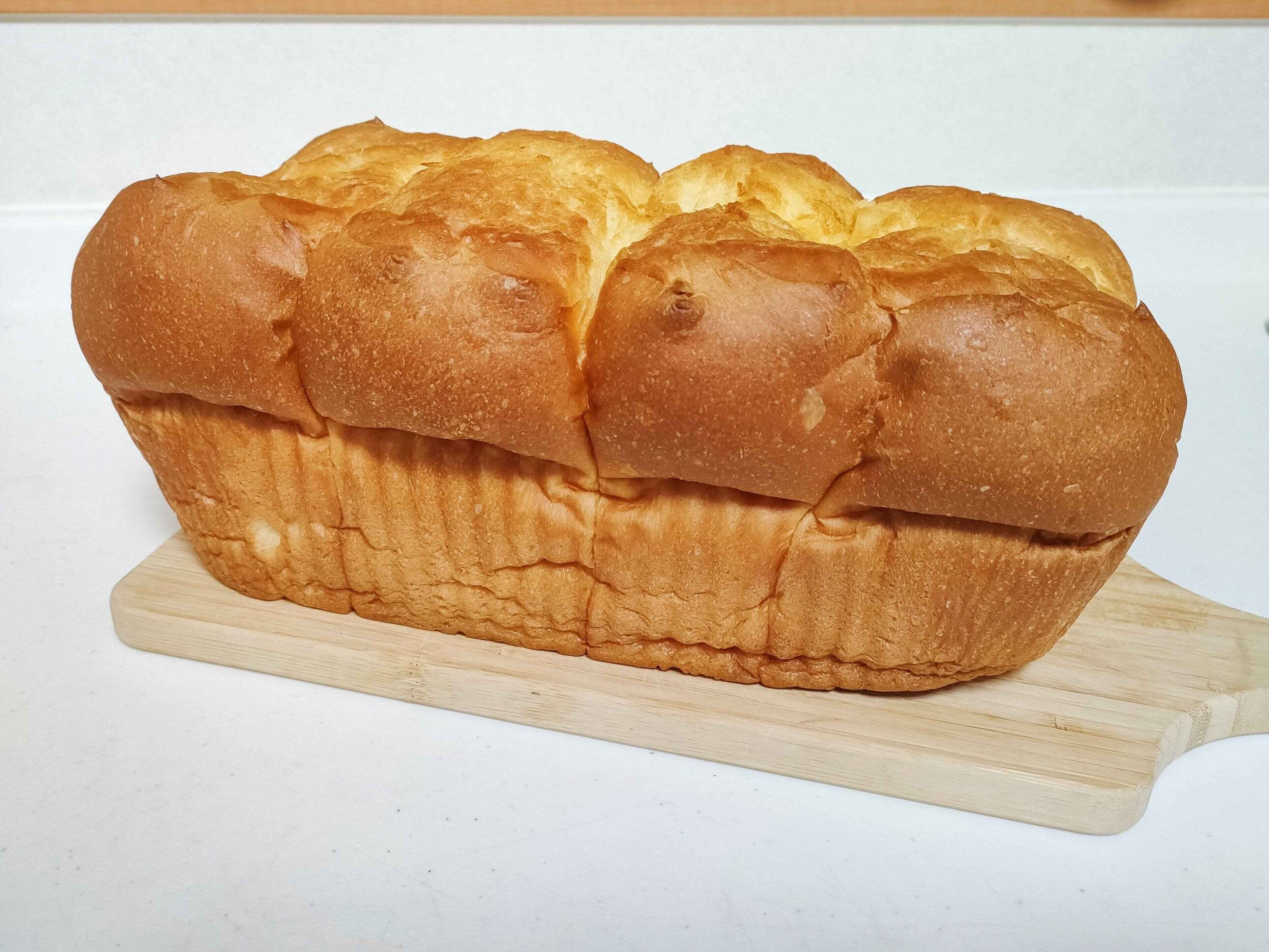 高さが15cmほどあるホテルブレッド