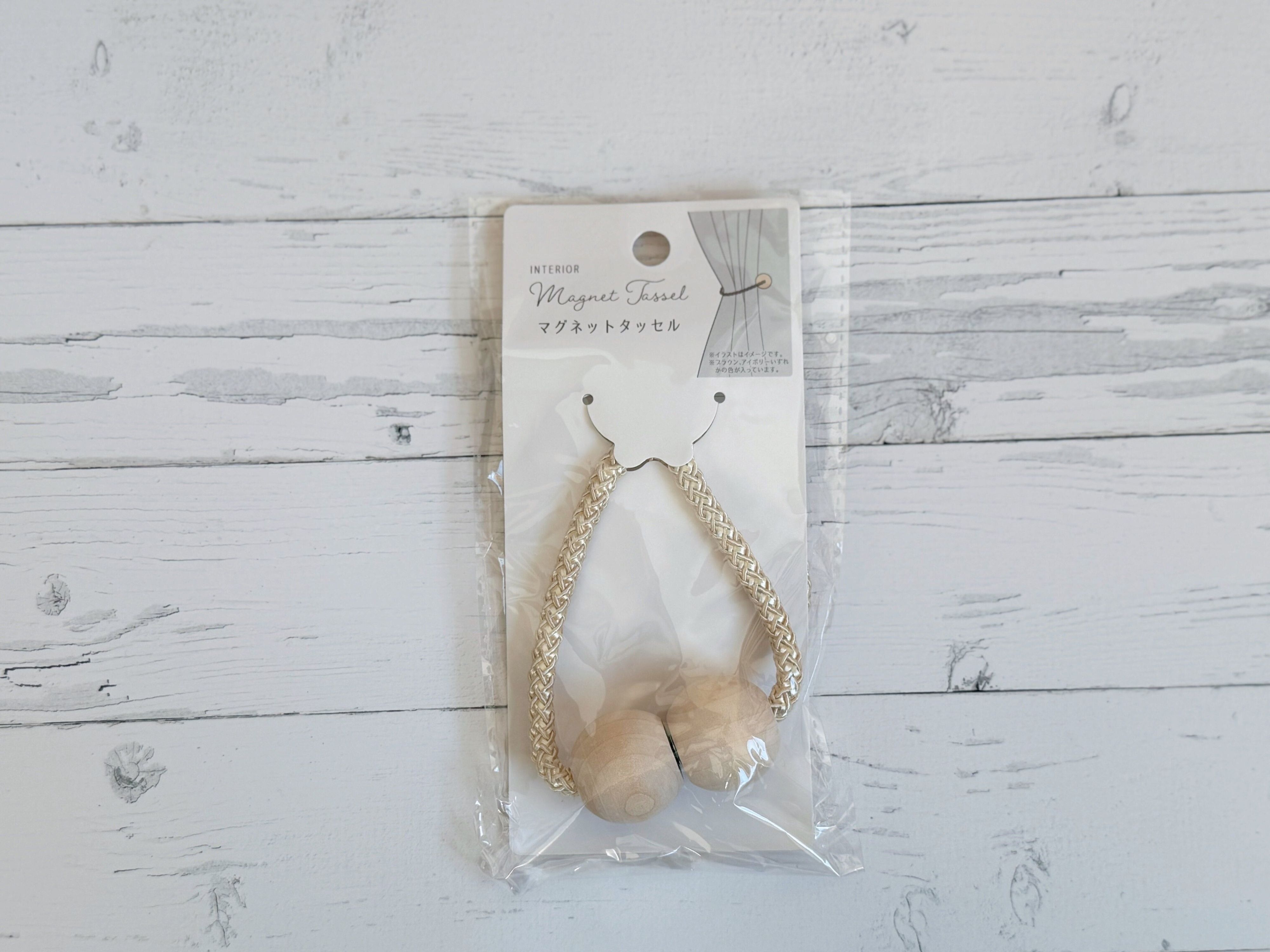 3．マグネットタッセル ウッドモチーフ