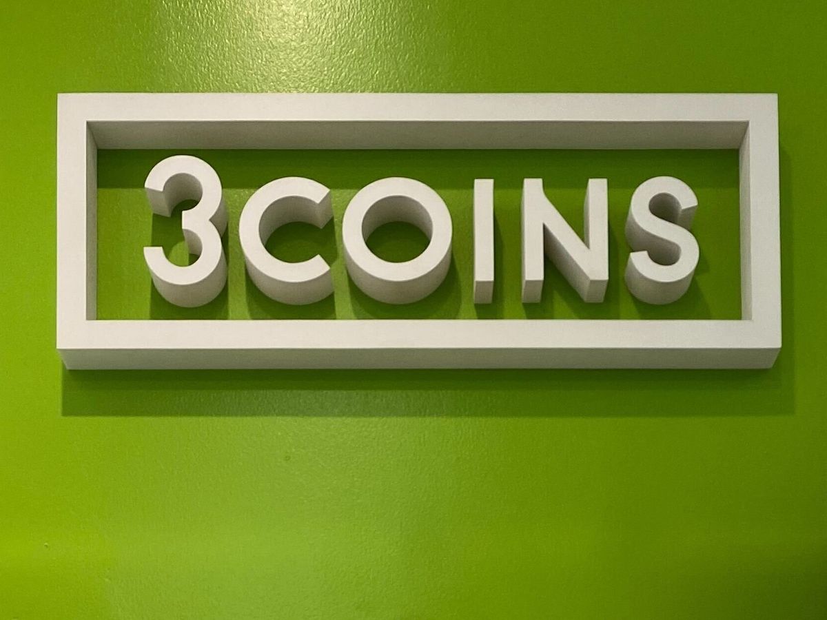 3COINSポーチ