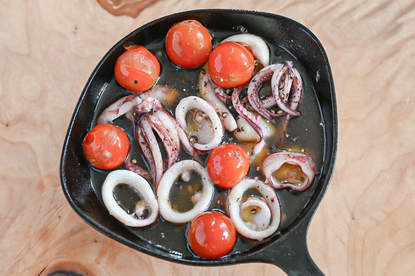 スキレットに入ったアヒージョ