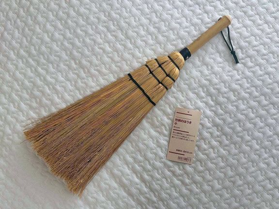 【無印良品】飾っているだけでおしゃれ!小サイズの竹柄のほうき