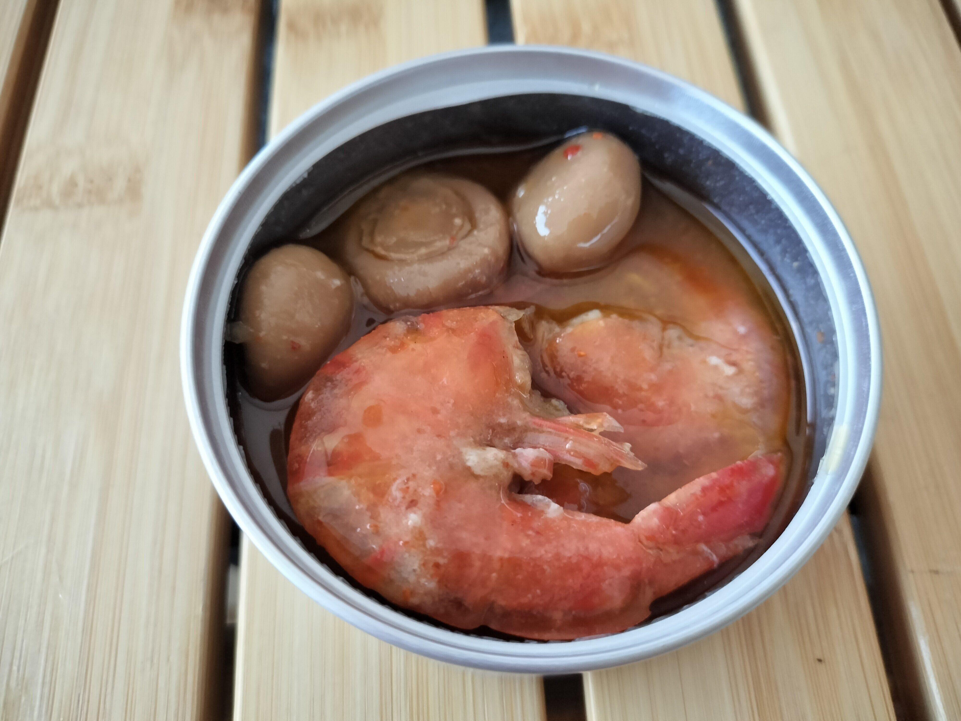 海老とマッシュルームが入ったアヒージョ缶詰