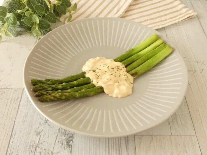 アスパラガスのタルタルソースかけ