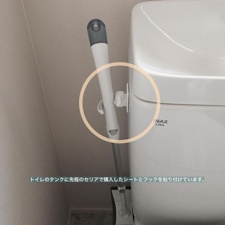 【セリア】トイレワイパー収納にはモップキャッチが便利!