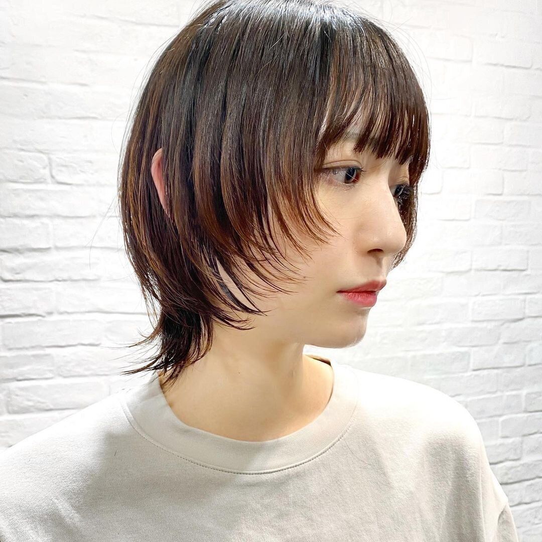 40代女性にもおすすめ！小顔効果もバッチリ！小顔に見えるネオウルフショート