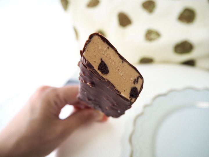 シャトレーゼ「クッキー&クランチバー キリマンジャロ珈琲」断面写真