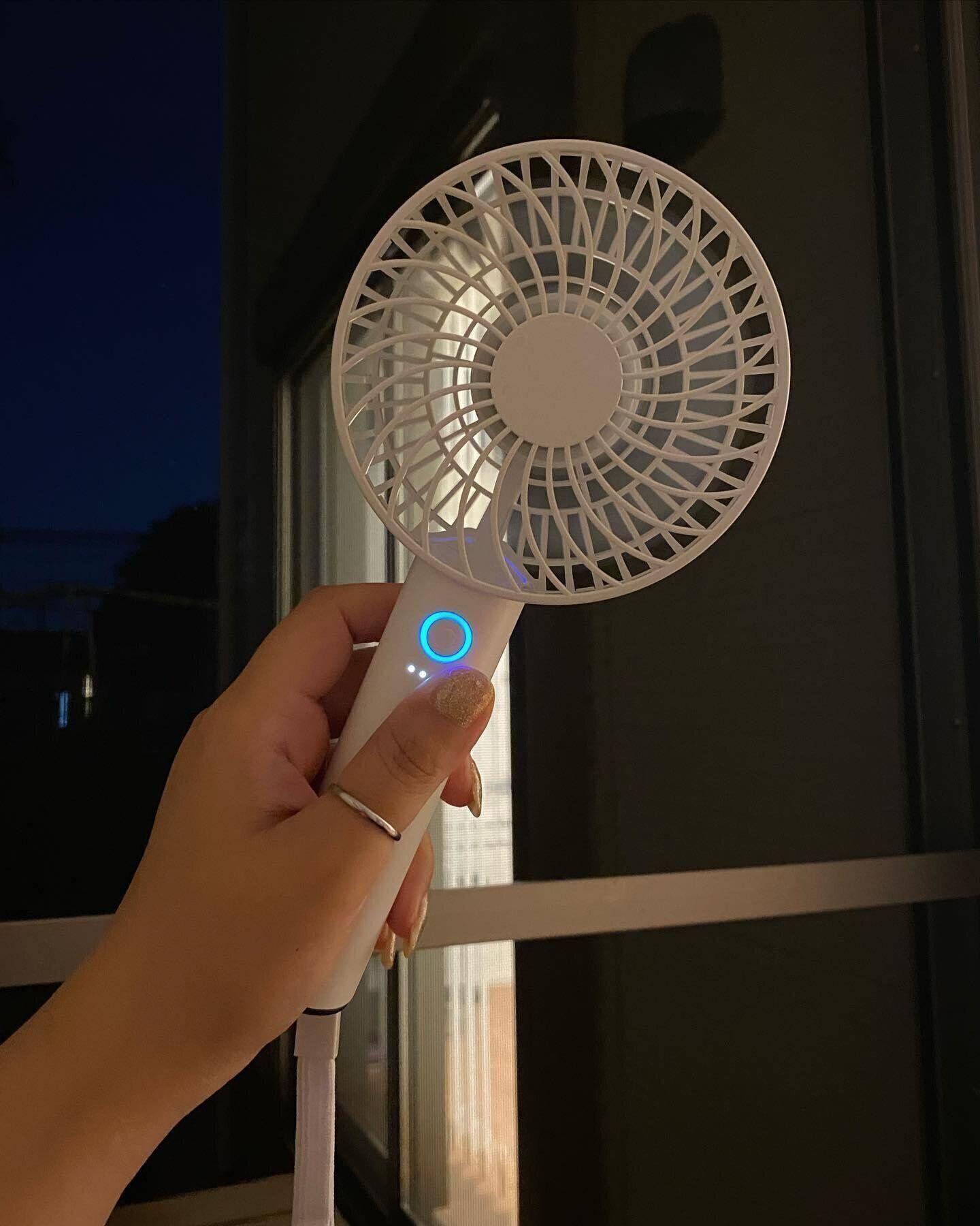 【ニトリ】暑い季節の味方！「充電式ハンディファン」