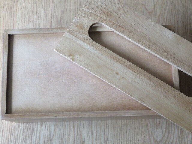 ふたの下に板がある