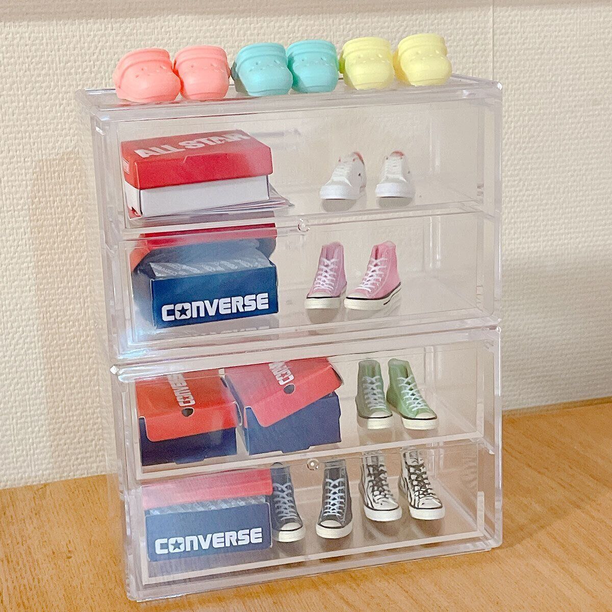 コンバースのミニチュアと一緒に