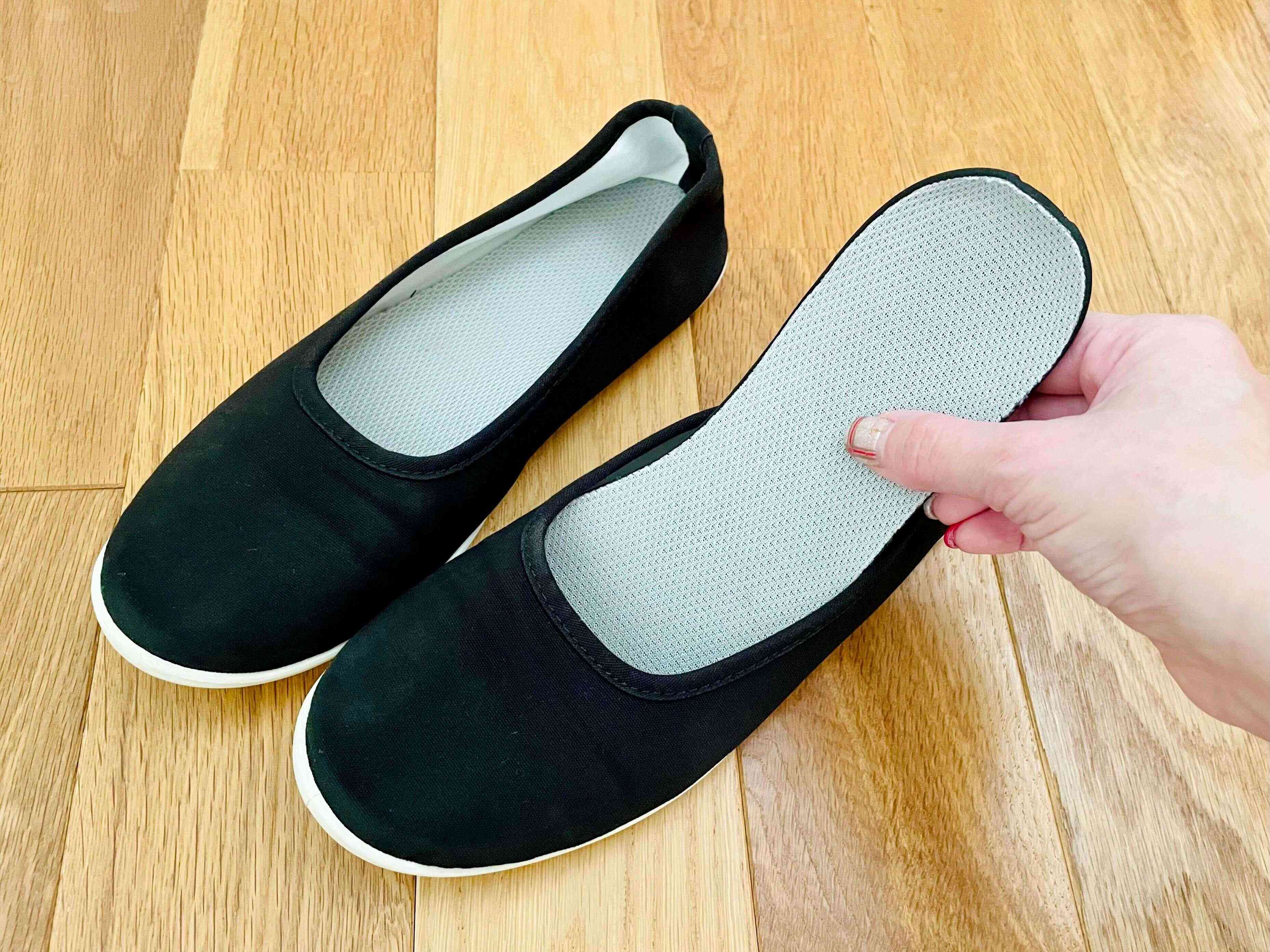 無印良品「かかとが踏めるスニーカー」