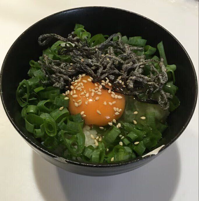 【めんつゆ】塩昆布ねぎ卵かけご飯（SNTKG）