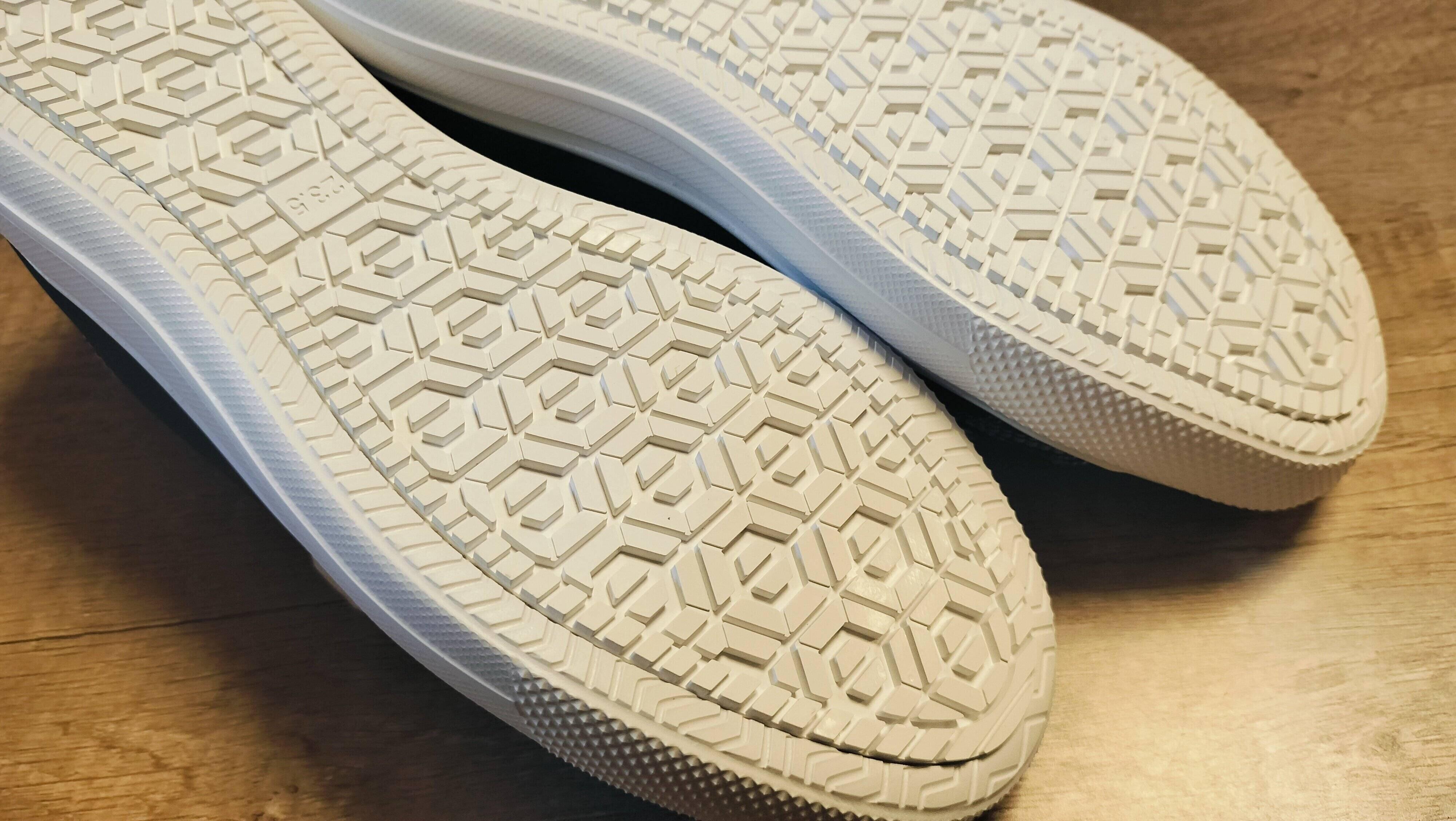 濡れていても滑りにくい