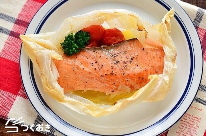 鮭とたまねぎの包み焼きバター風味