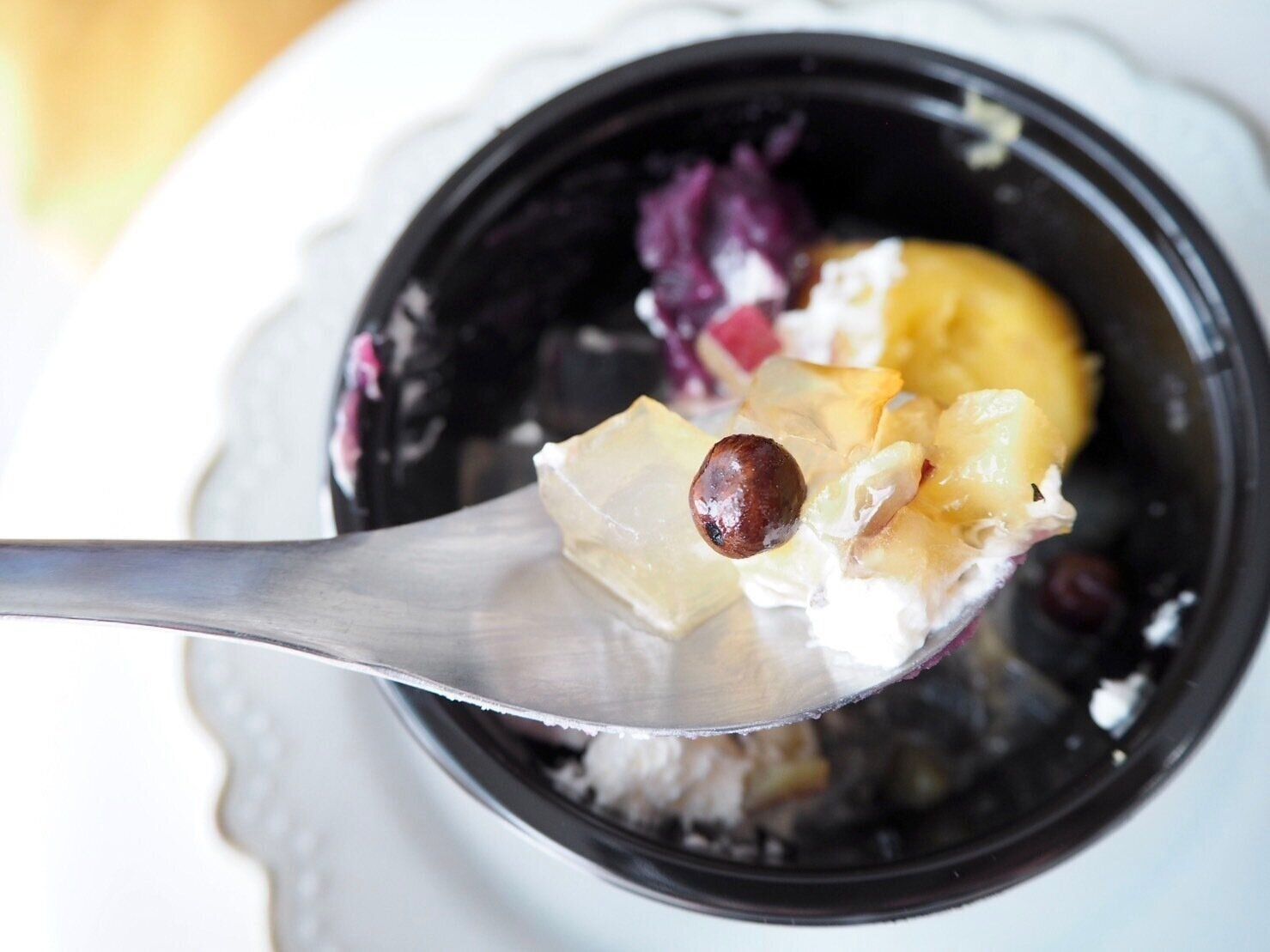 シャトレーゼ「お芋づくしのクリームあんみつ」開封後写真