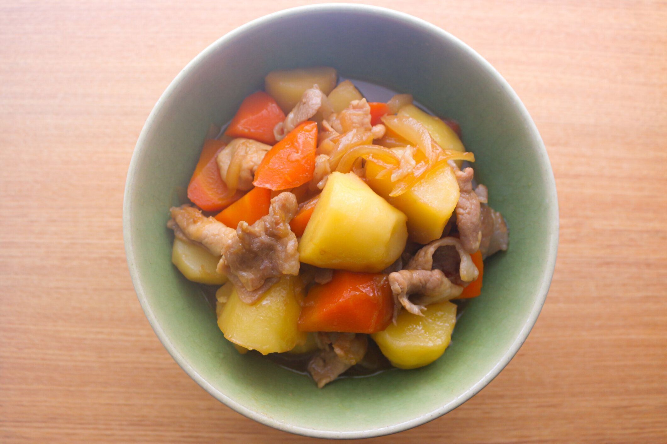 管理栄養士監修 肉じゃが は太りやすい 気になるカロリーと炭水化物量まとめ サンキュ