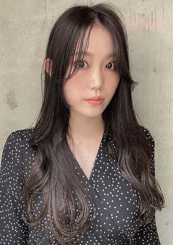 アッシュグレーカラーがトレンド！ナチュラルロング