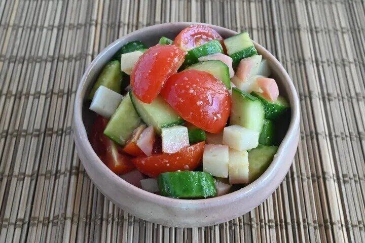 かまぼこと野菜のサラダ