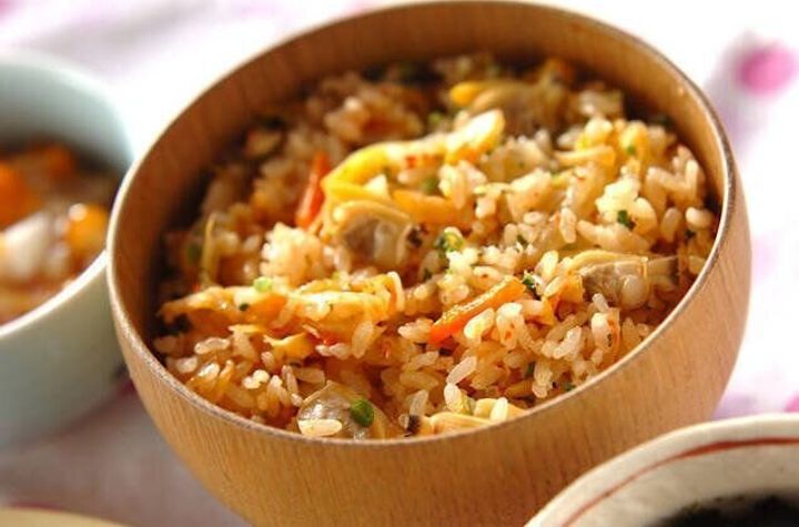 アサリとキムチの炊き込みご飯