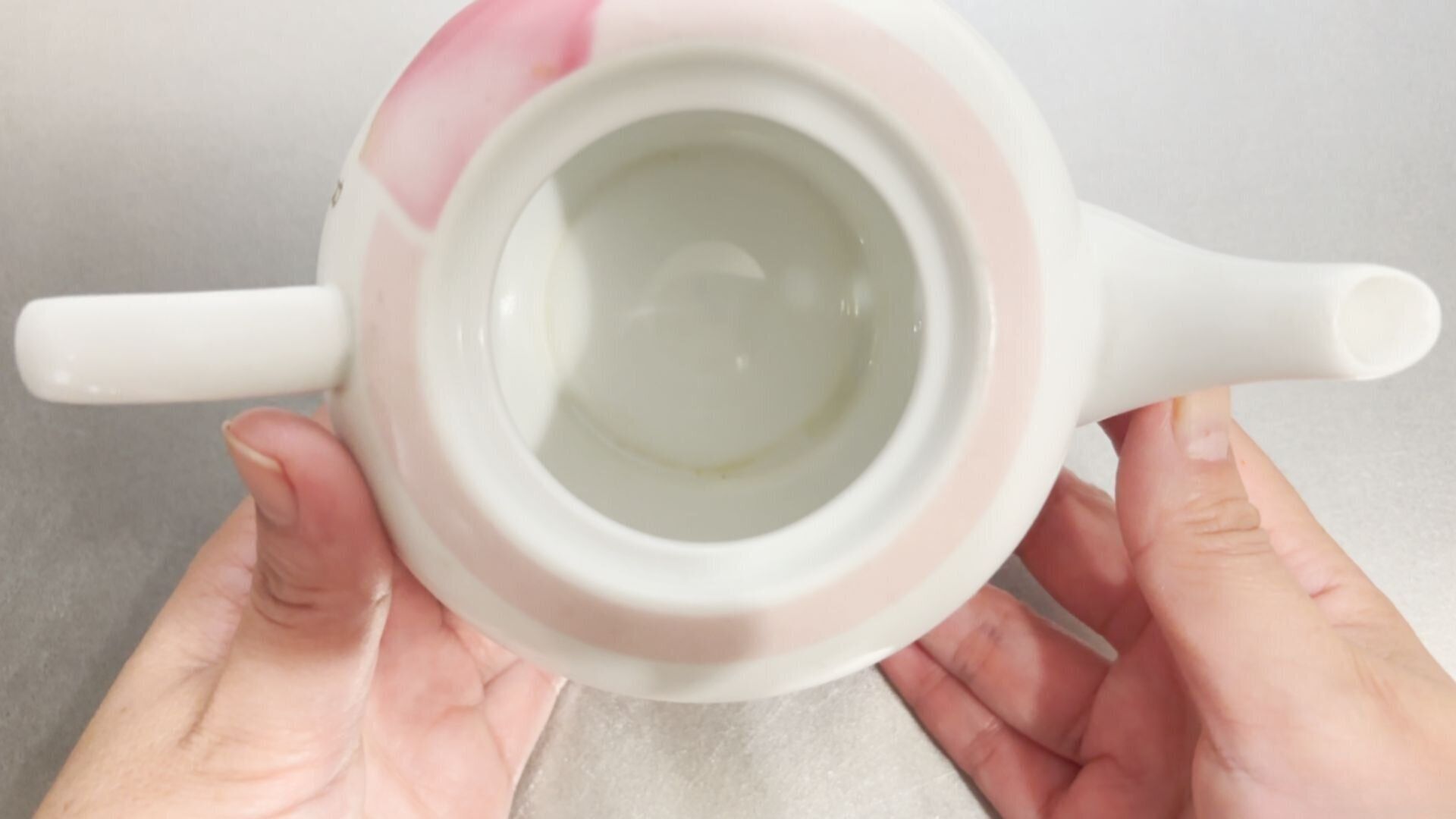 着色汚れがあるティーポット