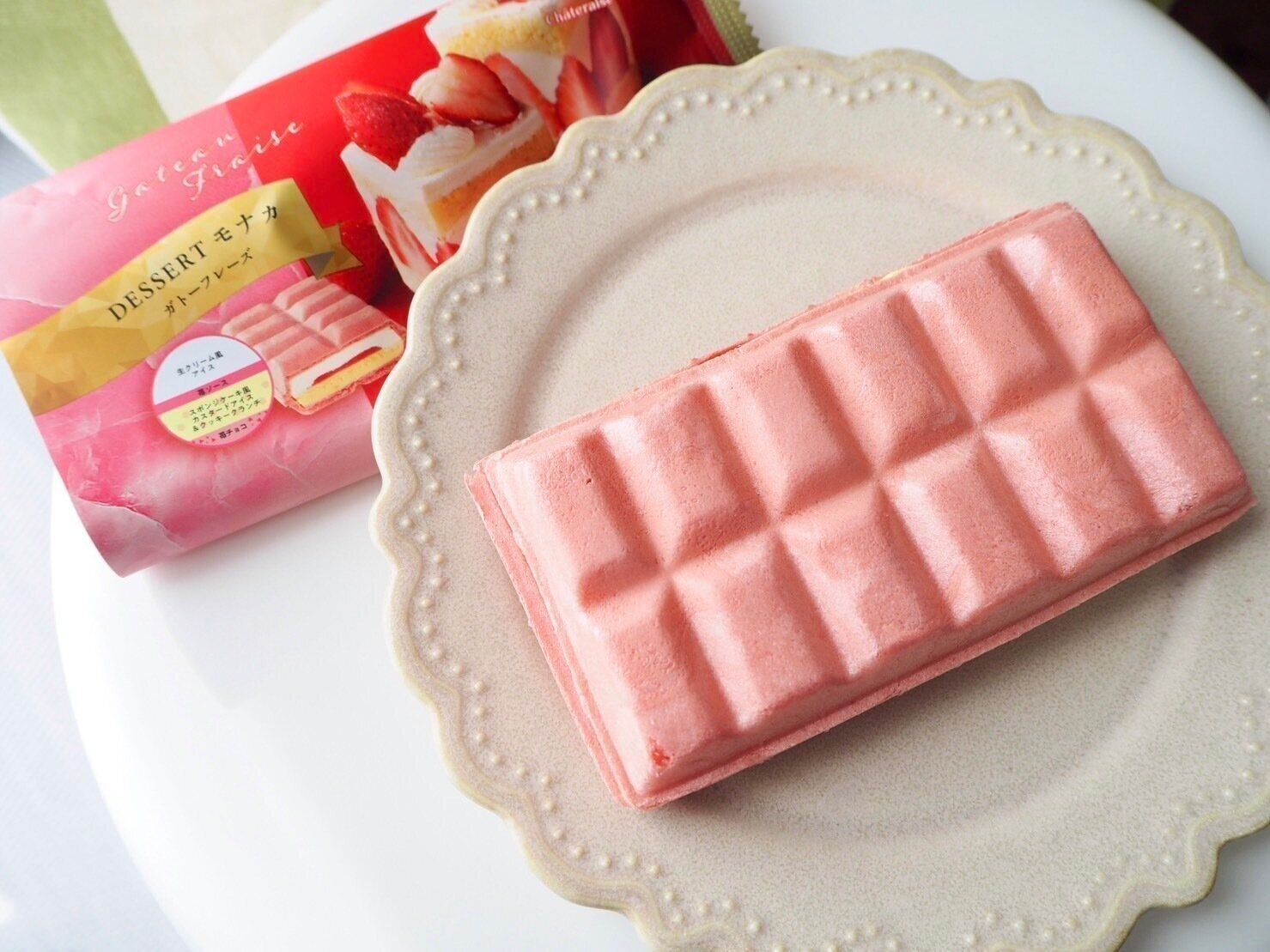 シャトレーゼ「DESSERTモナカ　ガトーフレーズ」商品写真