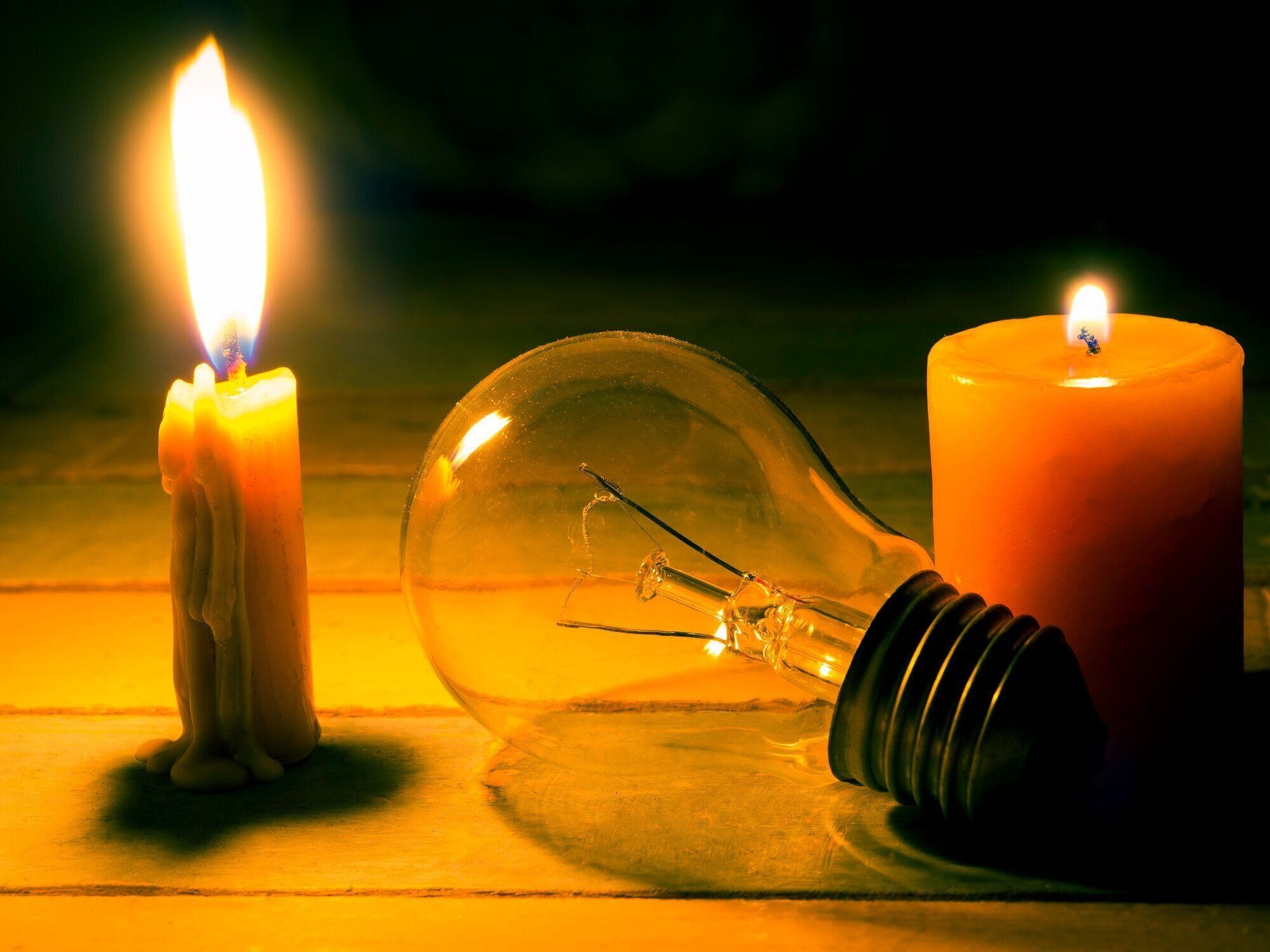 キャンドルライトの輝きを白熱電球