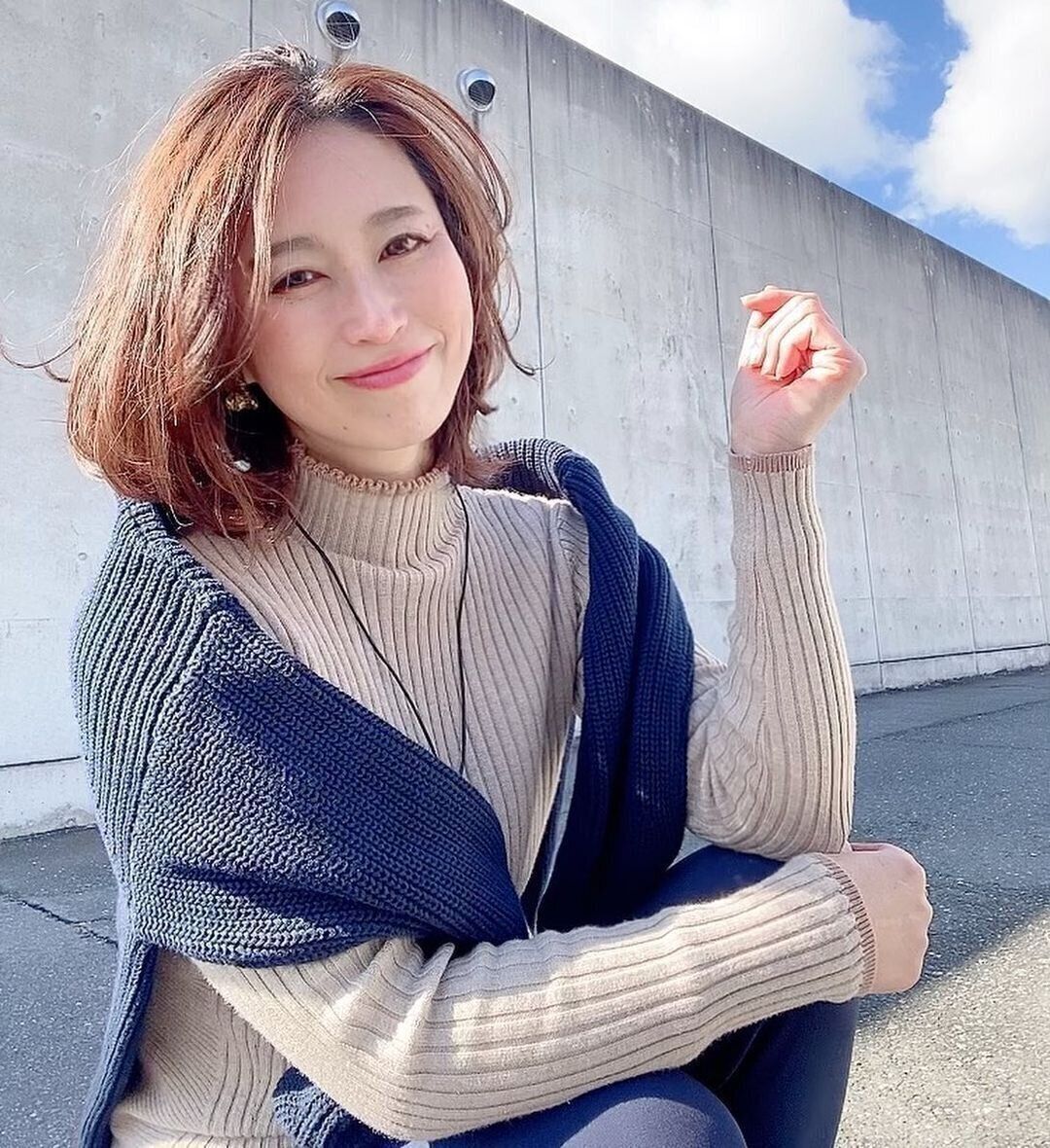 40代丸顔に似合うヘアスタイル ラフなカールがかわいい大人ボブ