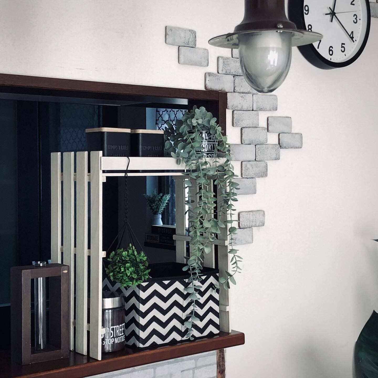 ちょっとしたスペースの収納棚に！