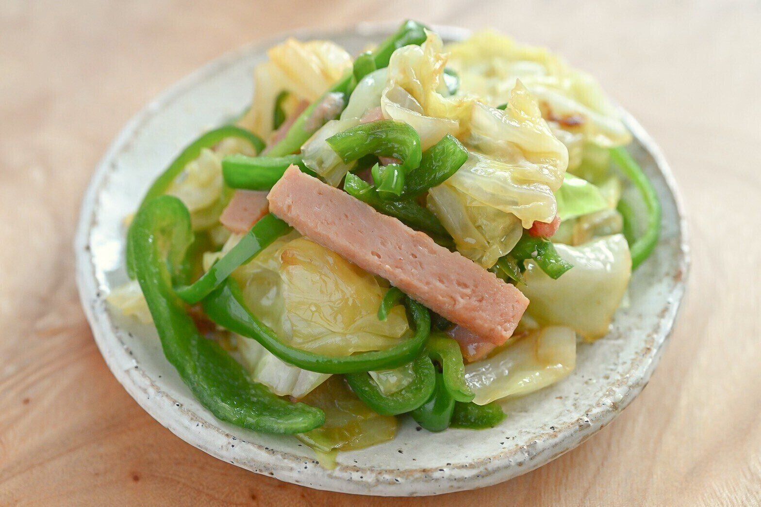 キャベツとスパムのしょうゆ炒め