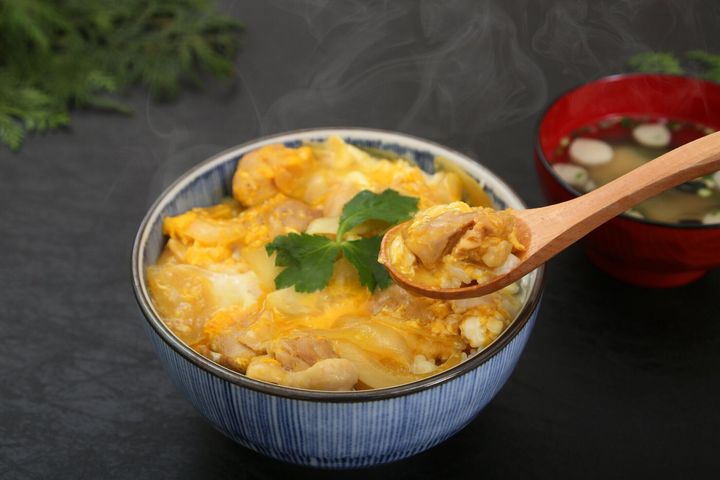 管理栄養士監修 親子丼 は太りやすい 気になるカロリーと炭水化物量まとめ サンキュ 管理栄養士監修 親子丼 は太りやすい 気になるカロリーと炭水化物量まとめ サンキュ