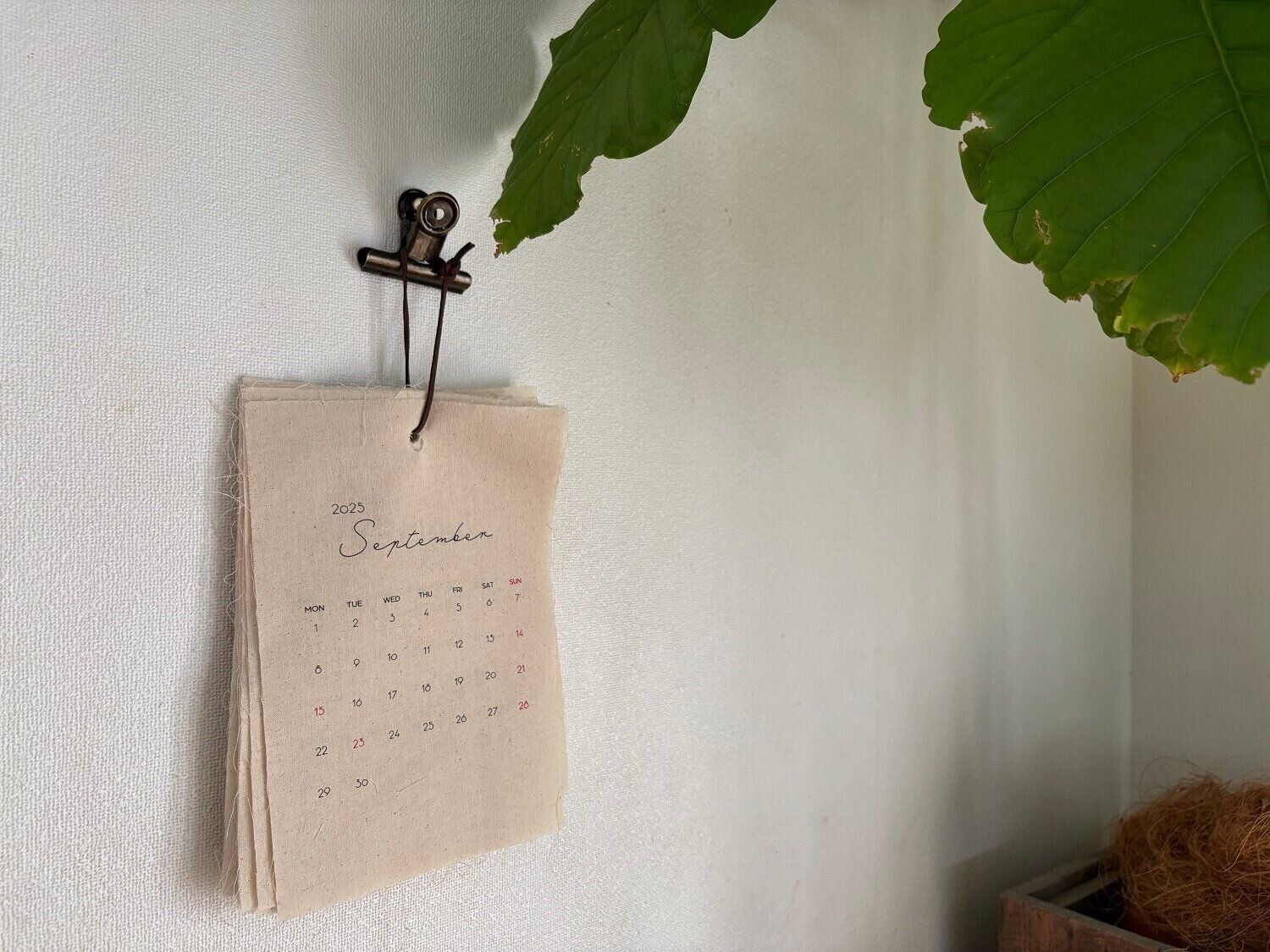 【3COINS】こんなにオシャレなのに550円でいいんですか!?めくるのが楽しくなるファブリックカレンダー