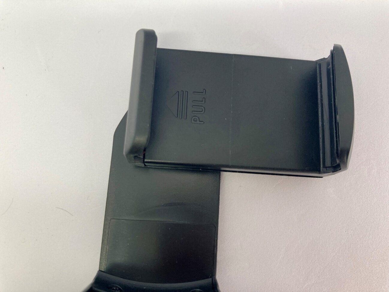 究極のスマホグッズがダイソーに!?観るのも撮るのもコレひとつでOK「多機能スマホホルダー」は見つけたら絶対買って！