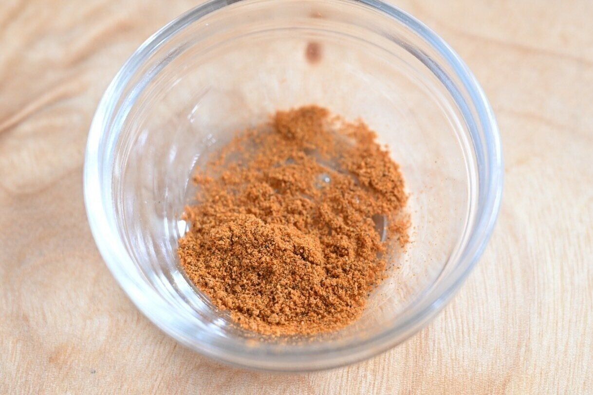 ガラス容器に入った辛みスパイス