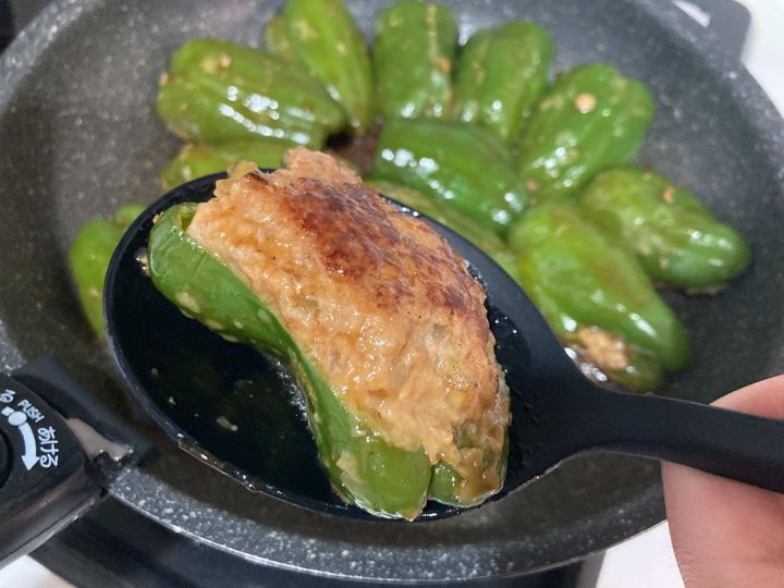 はがれずに焼けたピーマンの肉詰め