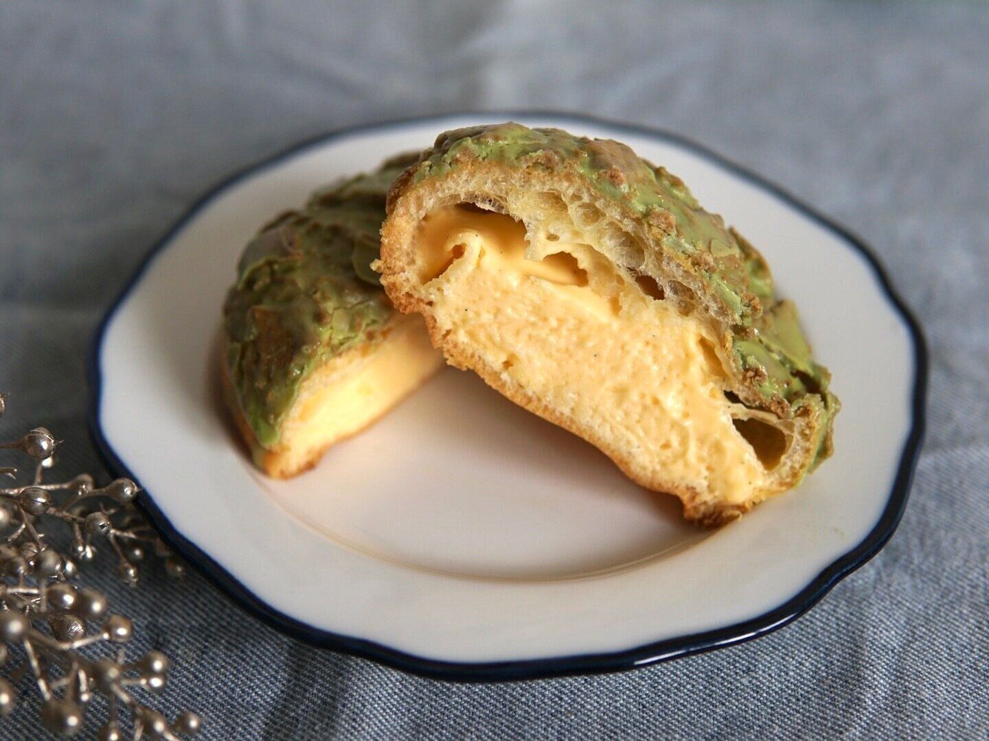 まるでメロンパンみたいなシュー(カスタード)