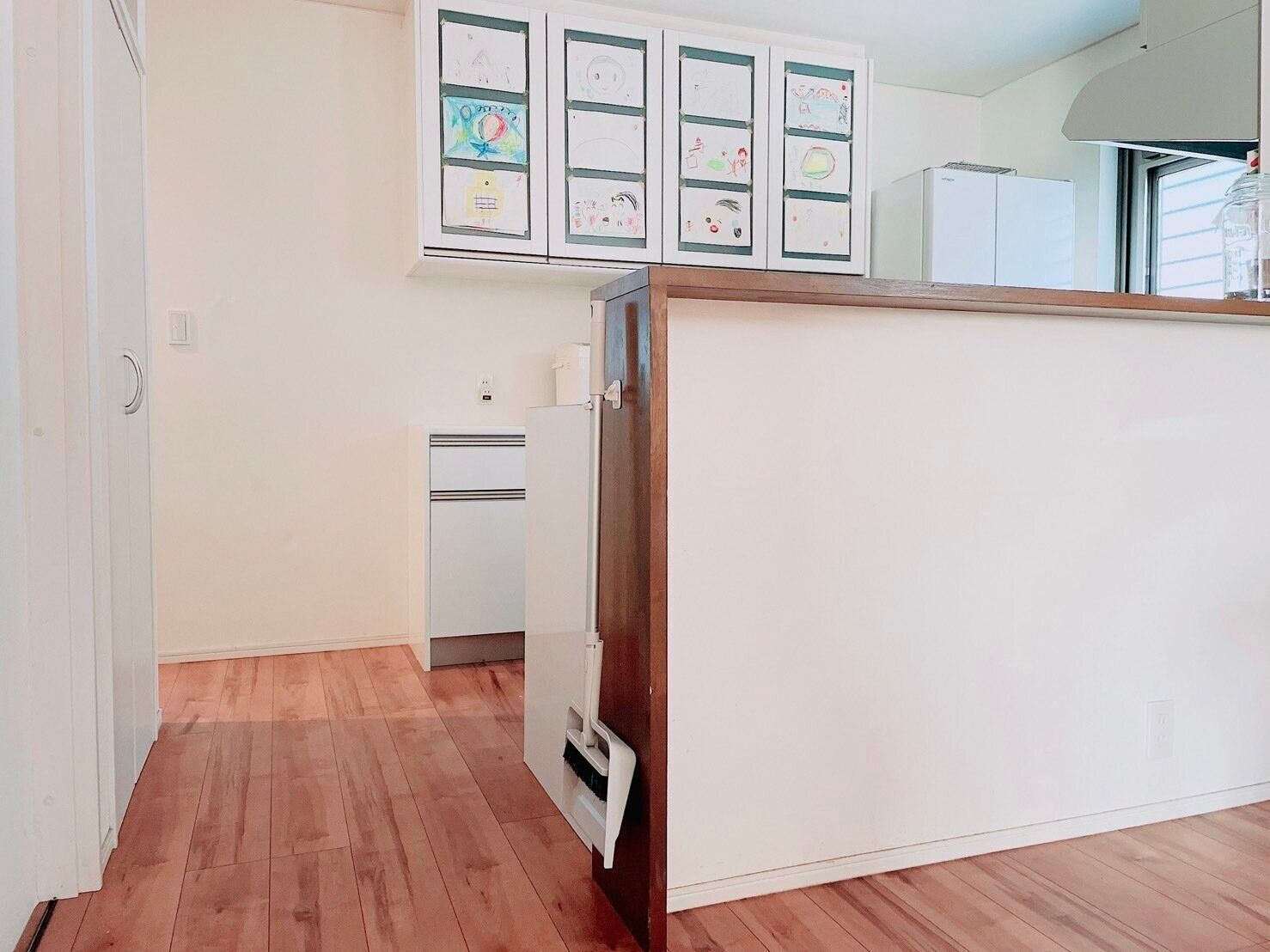 すぐに掃除ができるように掃除道具はリビングに