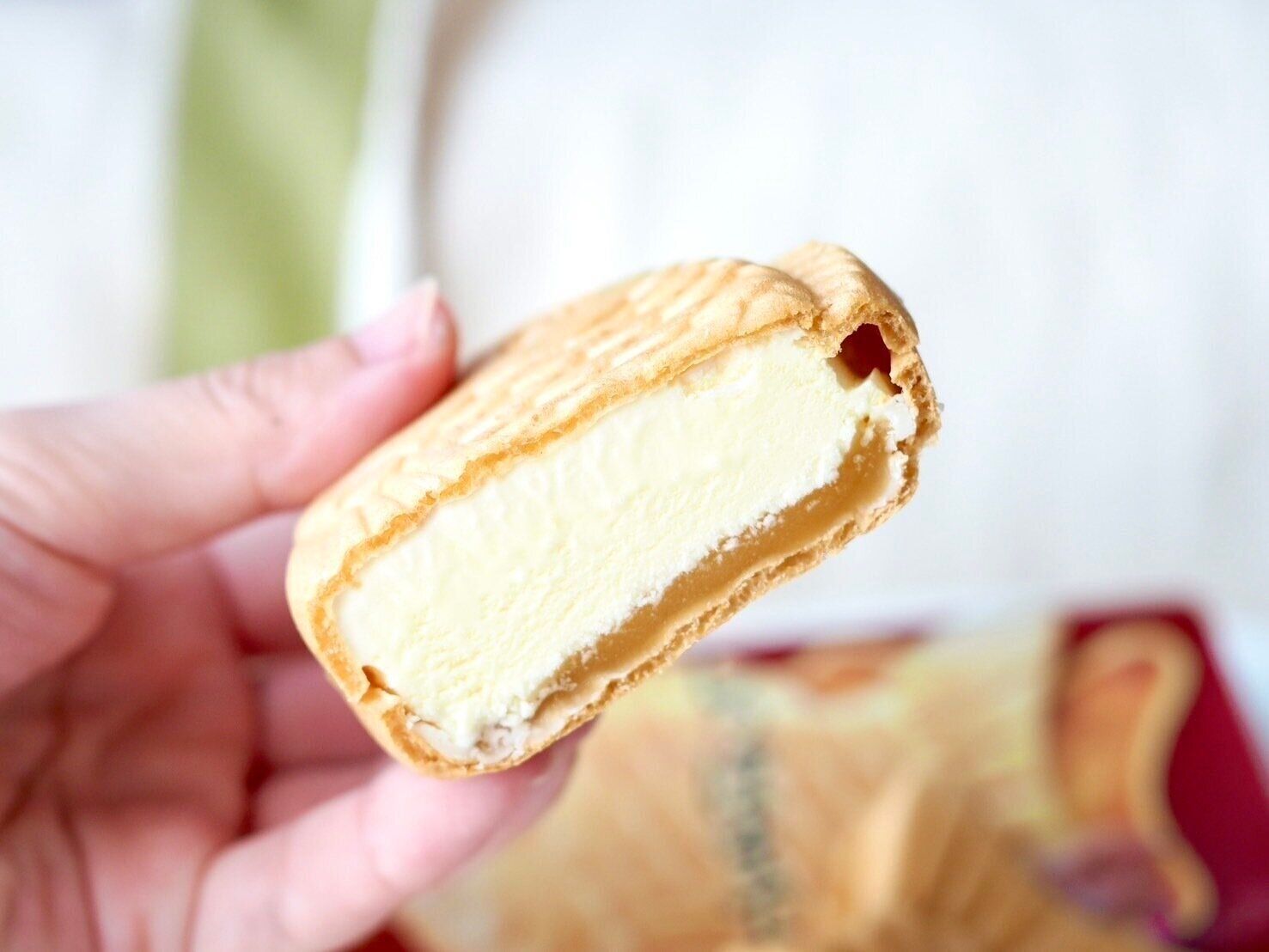 シャトレーゼ「和菓子アイス たい焼き最中 焼き芋 しっぽまであん」断面写真
